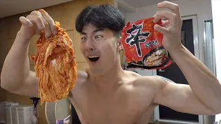 신라면+김치 이건 못 참지