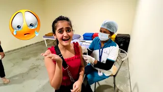OMG! Mummy Papa ne Jabardasti Vaccine lagvai [Funny Scene At hospital] Bindass Kavya Vlogs