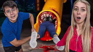 COŚ ŻYJE W TEJ STRASZNEJ ZJEŻDŻALNI! (SLIDE EATER)
