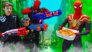 Как Пронести ПИЦЦУ Домой! Поймали Самого Сильного СУПЕРГЕРОЯ в Мире! Spiderman in Real Life