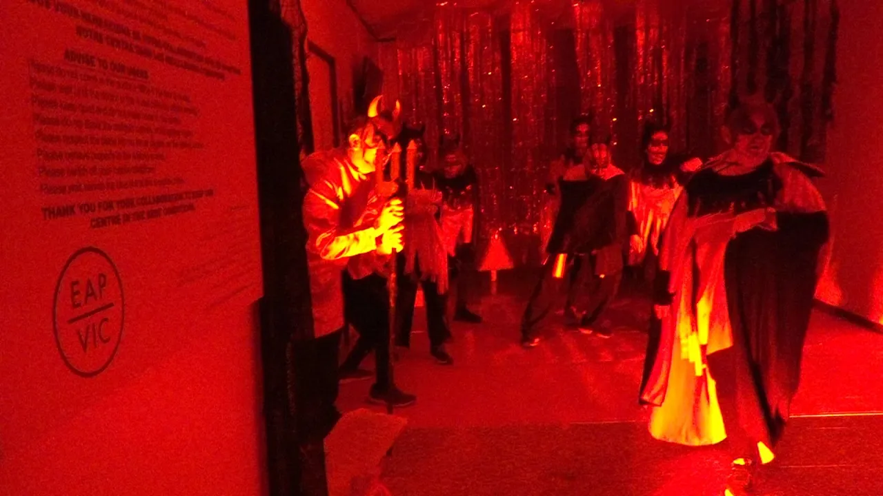 El personal sanitari del CAP del Remei de Vic fa un pessebre vivent solidari