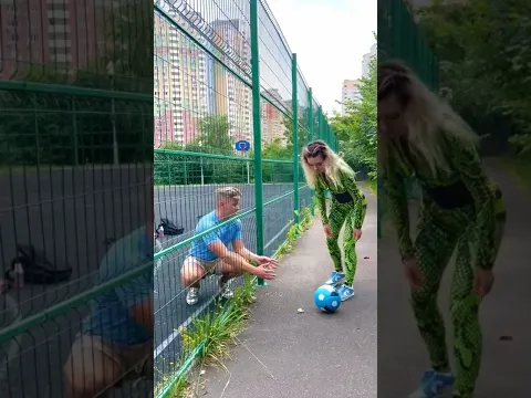 АЛЕКС МЯЧ НЕ МОЖЕТ ДОСТАТЬ🤾🏼‍♂️🐍😅КТО ЖЕ ПОМОЖЕТ❓😃#shorts #юмор #tiktok #юмор