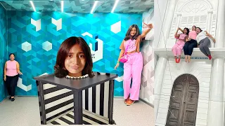 मम्मी छोटी हो गयी | Museum Of Illusion | Anantya Vlogs