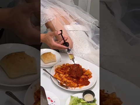شوف العريس يريد يموت العروس لان اخذها غصب 😂😭