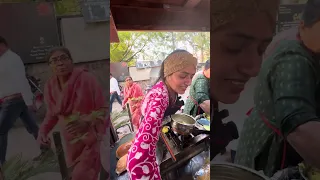 Indore Vada pav girl selling viral vada pav in Delhi😳