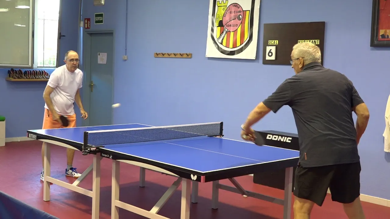 El tennis taula com a teràpia per pal·liar els efectes del Parkinson