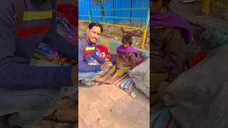 फुटपाट पर ही सोती है ये छोटी बहन 😭😭🙏🙏#helping #help #viral #trending #youtube #motivation #poor