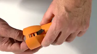 Come sostituire la fettuccia dello svettatoio Universal Cutter di Fiskars