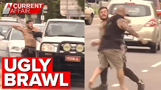 Ugly brawl stops traffic outside Melbourne school | A Current Affair