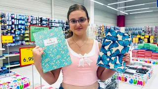 📚 Betty cumpără rechizite 📌 Card pentru bursă 📒 Back to school