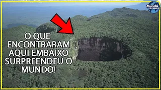 O piloto observou de seu avião um grande buraco na terra e quando o viu ficou surpreso!