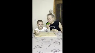 WE TRY FROGS AND PUT A RATING FROM 0 TO 10😱 #trying