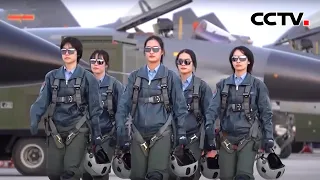 中国首批歼-11B女飞行学员顺利单飞 |《中国新闻》CCTV中文国际