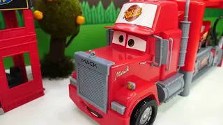 Carros nos trilhos! Histórias infantis. Vídeo infantil.