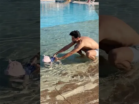 سيليا فاكرة نفسها مدربة سباحة