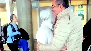 العوده من السفر ولحظة لقاء زوجي بعد غياب!! مؤثر جدا 😭😍🤩