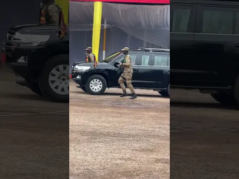 Tight Security as Museveni arrives at Bombo Military Barracks for a meeting with UPDF Generals #updf
