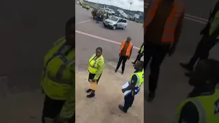 Wano nga Bobi Wine akwatibwa.