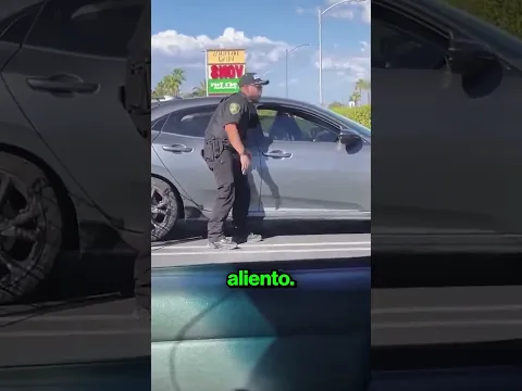 ¡Respuesta Increíble de los Oficiales de Policía a la Colisión con el Carrito! 😨😨