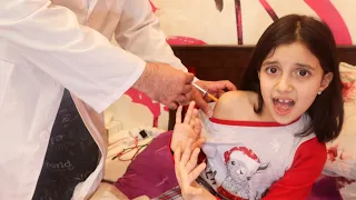 لما بنتك تعمل حالها مريضة عشان ما تروح المدرسة 😭وتجبلها دكتور يعطيها ابرة غصب عنها| تالين مقلبت ماما