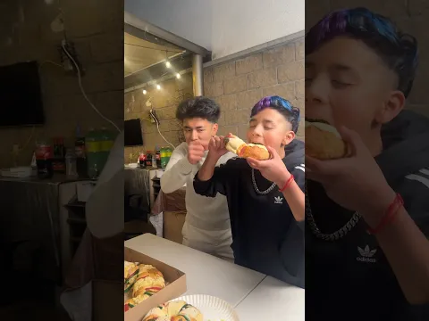 Yo intentando comprar una rosca 😂😆