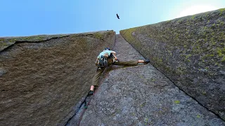 Climbing to the top of Devils Tower (El Matador Route)