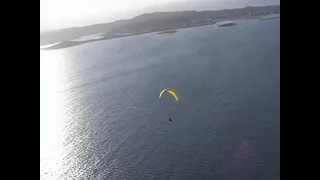 Paragliding Nuuk 2006 Nuup saavani foran Nuuk mod fjorden.