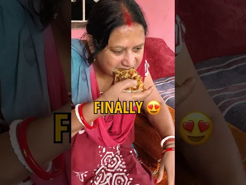 Mom Eating Pizza for the First Time🍕😍 #shorts #minivlog #vlog #pizza