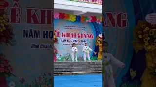 Chị em Su tham dự lễ Khai Giảng và cái kết ối dồi ôi bất ổn lắm nha Sumi thì khóc , Suti thì nhoi