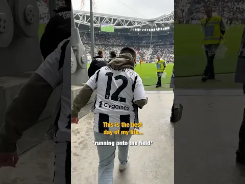 Sometimes, the biggest dreams fit inside a football ⚽️❤️ #juventus #kid #surprise @MDMotivator