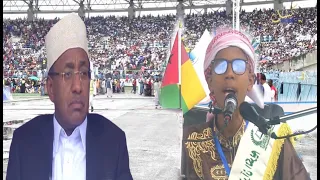 SAUTI YA MTOTO HUYU HATARI AUTIKISA UWANJA WA TAIFA KWA KUSOMA VIZURI QUR'AAN MBELE YA RAIS MWINYI