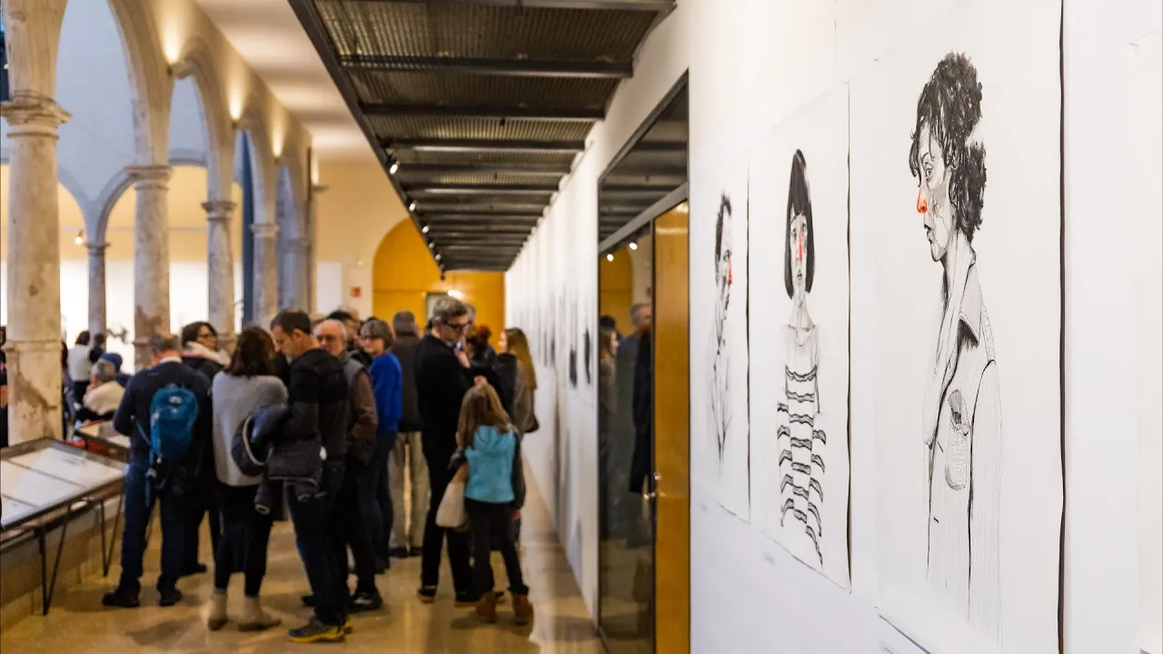 Un llegat artístic per humanitzar els espais d’atenció oncològica, una exposició d’Anna P