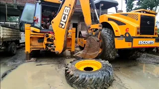 JCB 3DX super Tyre puncture
