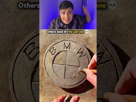 Outras pessoas fazendo arte na areia X o último cara 😳