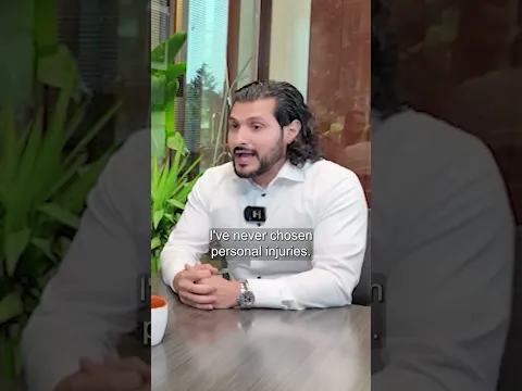 قصة محامي الحوادث محمد عوينات في شيكاغو