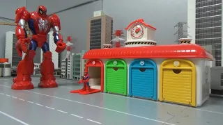 Spider-Man comes out of HQ and rides in a robot suit 스파이더맨, 본부에서 나와 로봇슈트에 타다