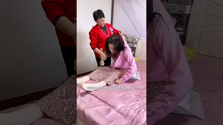 A beautiful girl with a strong life in a wheelchair 我雖然是不幸的，但也是幸運的，因為我有一個偉大的母親，這些年媽媽一直無