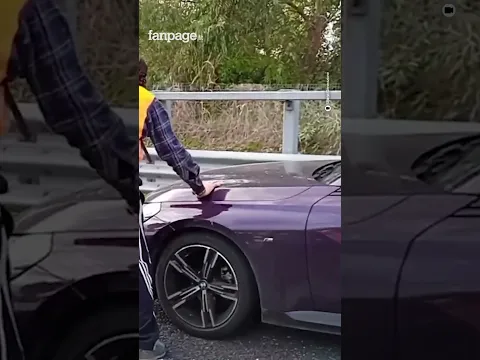 Attivista di Ultima Generazione investito da un automobilista #shorts