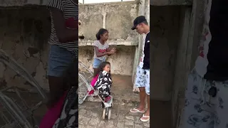 Se fingindo de doida pra arrumar dinheiro !