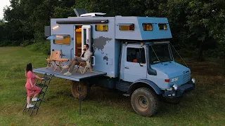 ALKOVENLİ VE BALKONLU UNİMOG KARAVAN İLE KAMP