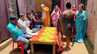लड़की देखने आए लोगो ने ऐसा क्या कह दिया की लड़की ने अपना सारा कपड़ा ही खोल कर दिखा दिया , पूरा देखिए