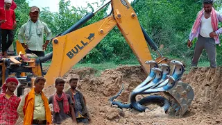 देखिए धनबाद जिले में पहली बार मिट्टी खुदाई के दौरान निकला बहुत ही जहरीला काला नाग