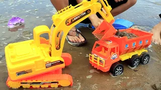 main pasir di pantai isi truk pasir 3
