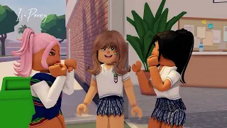 Dating a BILLIONAIRE MAMABOY in SCHOOL (Berry Avenue Funny Stories)