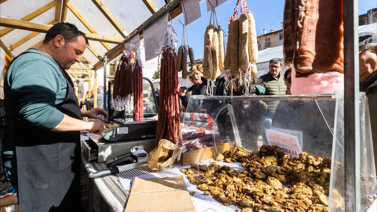 Vic es transforma en la capital de l’embotit català amb la fira de La Mocadera