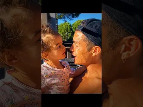 Ronaldo imitates his daughter 😂