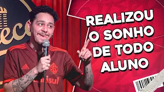O CASO ENTRE O ALUNO E A FUNCIONÁRIA 📔