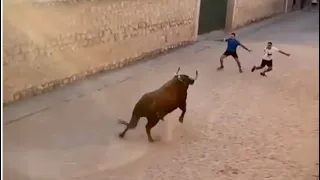 😱💯TORO BRAVO  DE ALCURRUCÉN SALE DEL CAJÓN MUY CABREADO‼️ Horcajo De Santiago (Cuenca)