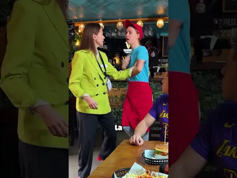 Esta Camarera No Esperaba Lo Que Hizo El Gerente 😨