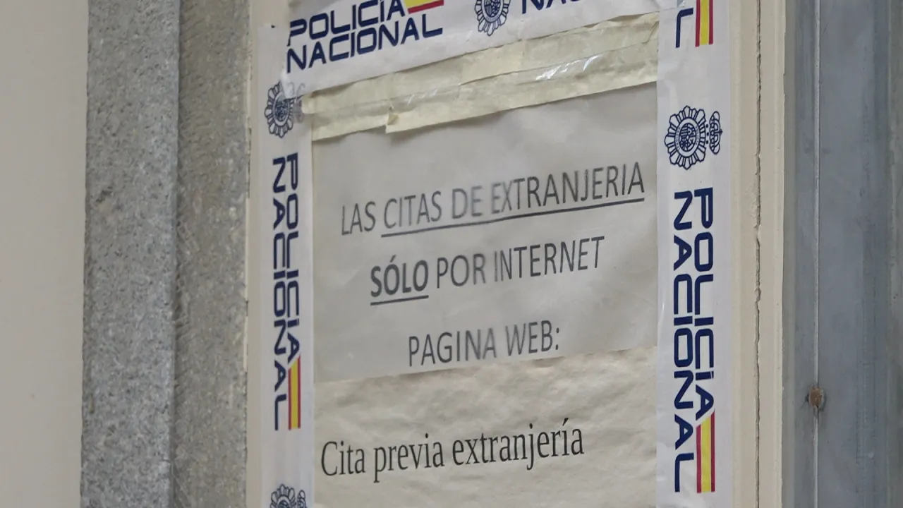 Estira-i-arronsa al ple de Vic per dues mocions referents als tràmits dels serveis d’estrangeria